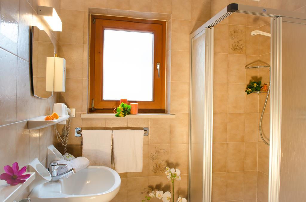 Pension Felseneck San Leonardo in Passiria Luaran gambar