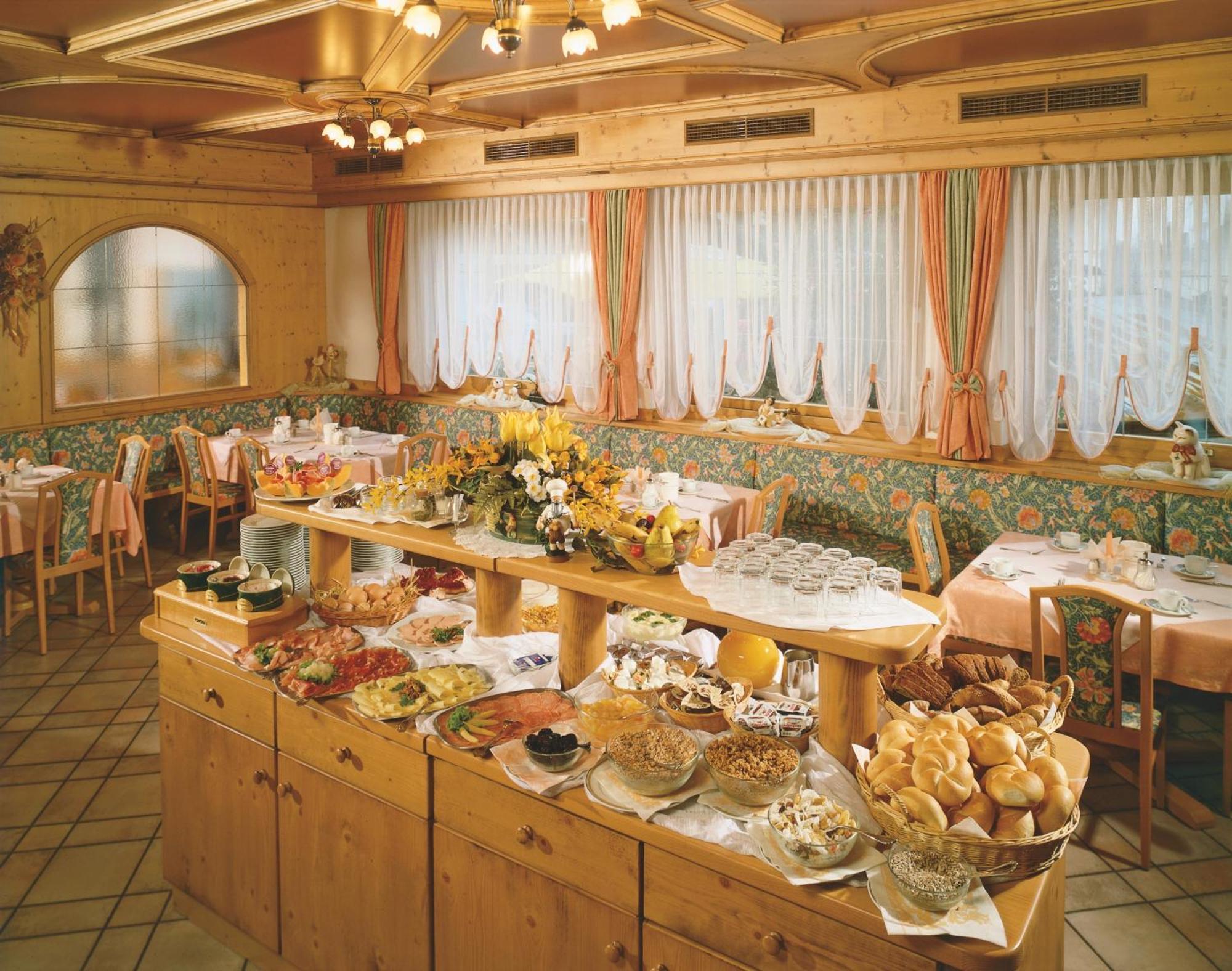 Pension Felseneck San Leonardo in Passiria Luaran gambar
